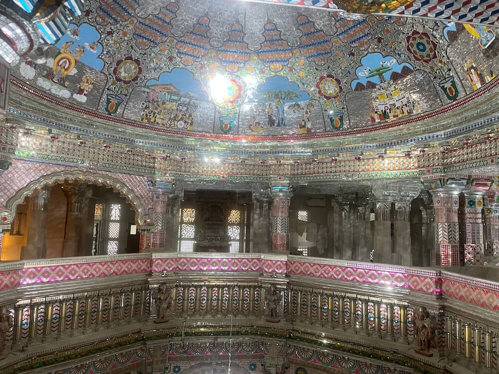 Chavda Rajput Manoranjan Parshvanath Jain Tirtha Chokshi Bazar, Mehsana, Dist ...